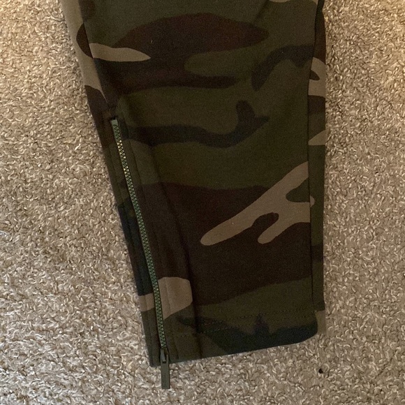 CSG Camo green sweatpants - Picture 3 of 5